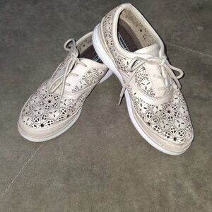 Propet Laser Cut Lace Up Oxford Shoes Flower Design Women's Sz 8.5M